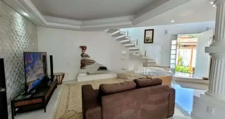 Casa com 3 quartos para alugar na Rua Jornalista Lázaro Bartolomeu, 53, Centro, Florianópolis
