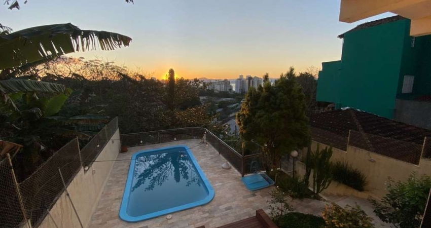 Casa com 4 quartos à venda na Rua Visconde de Taunay, 364, Agronômica, Florianópolis
