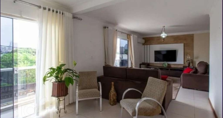 Casa à venda em Coloninha com 358 m², 7 quartos, 2