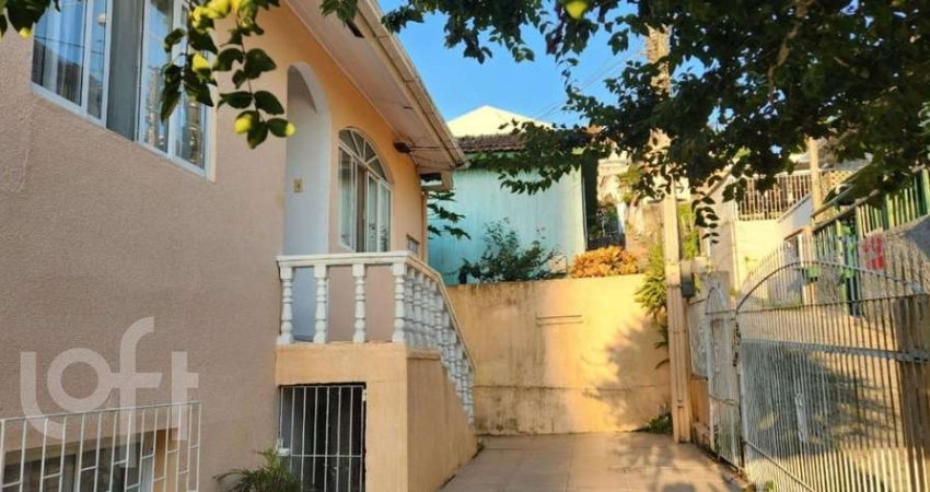 Casa à venda em Agronômica com 119 m², 4 quartos,