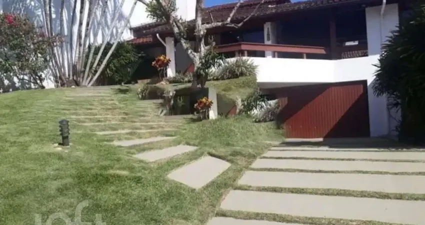 Casa à venda em Centro com 350 m², 3 quartos, 1 su