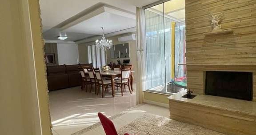 Apartamento à venda em Estreito com 245 m², 3 quar