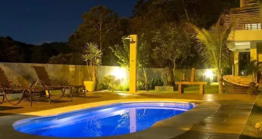 Casa de 11 dormitórios à venda na Praia Mole