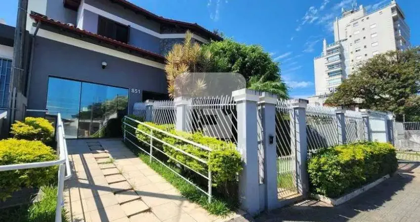 Casa de 4 dormitórios no Estreito
