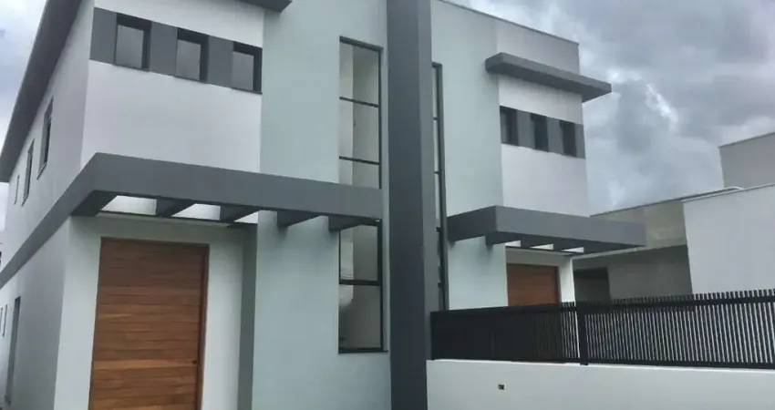 Casa de 3 dormitórios no bairro Carianos