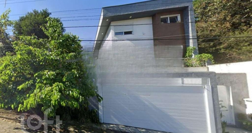 Casa à venda em Agronômica com 230 m², 4 quartos,