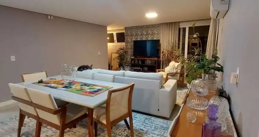 Casa à venda em Agronômica com 100 m², 4 quartos