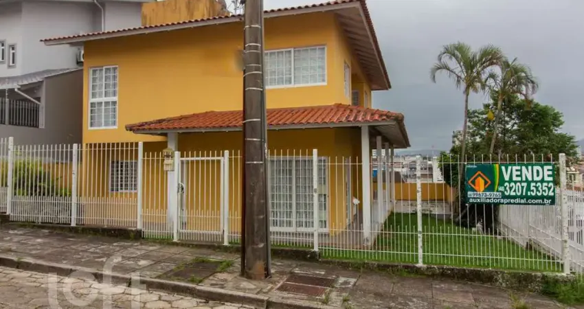 Casa com 4 quartos à venda na Rua Professora Cremilde de Oliveira, 194, Jardim Atlântico, Florianópolis
