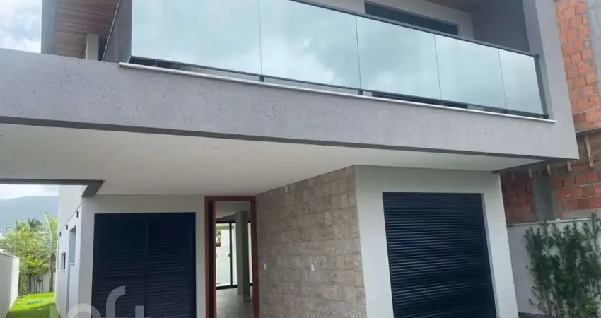 Casa à venda em Lagoa da Conceição com 220 m², 3 q