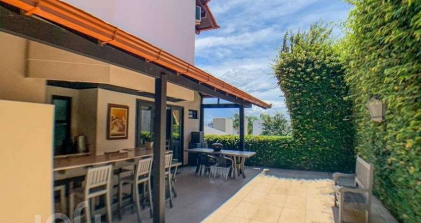 Casa à venda em Centro com 398 m², 4 quartos, 4 su
