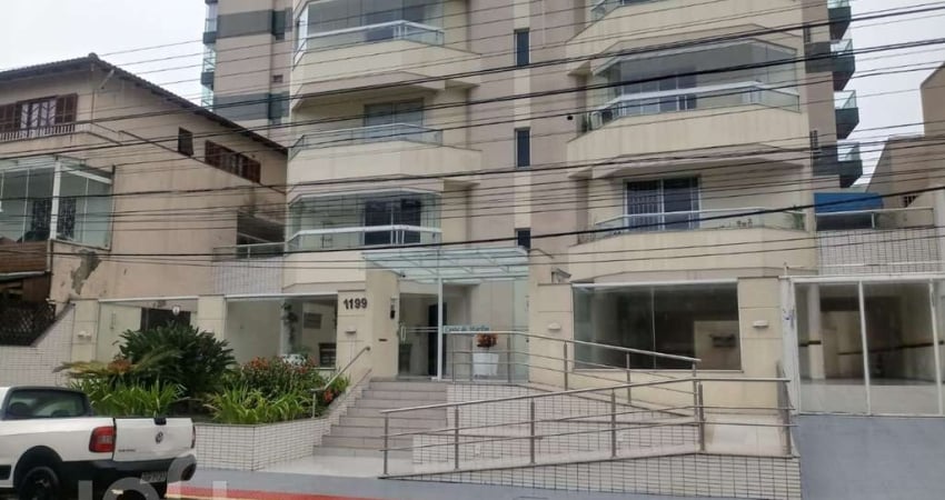 Apartamento à venda em Centro com 100 m², 3 quarto