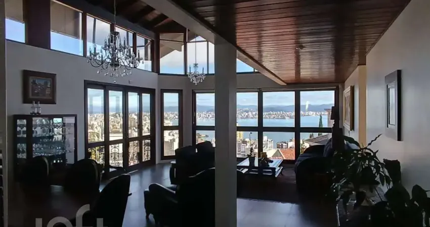 Casa à venda em Centro com 450 m², 4 quartos, 4 su