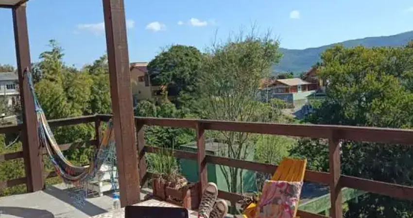Casa à venda em Barra da Lagoa com 360 m², 6 quart
