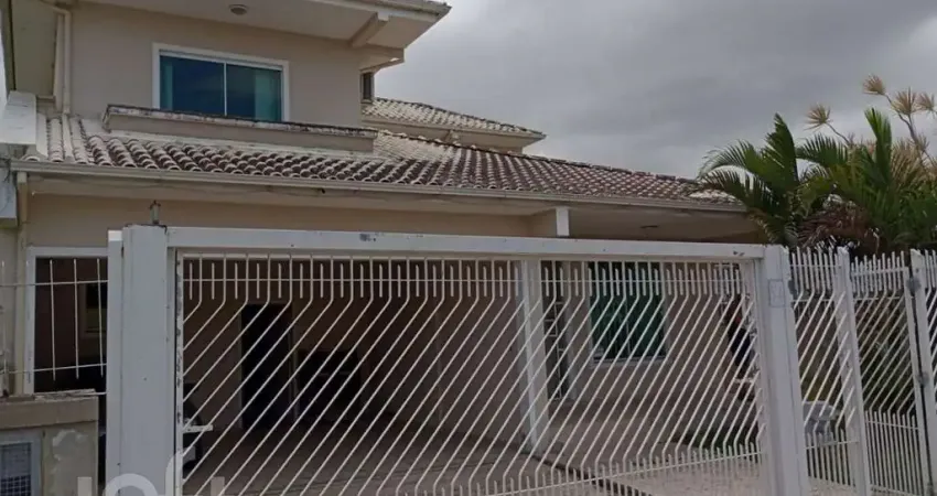 Casa à venda em Ressacada com 256 m², 4 quartos