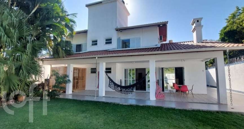 Casa à venda em Barra da Lagoa com 245 m², 5 quart