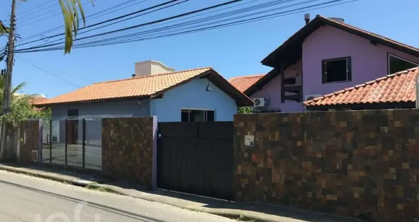 Casa com 4 quartos à venda na Rua José Elias Lopes, 77, Campeche, Florianópolis