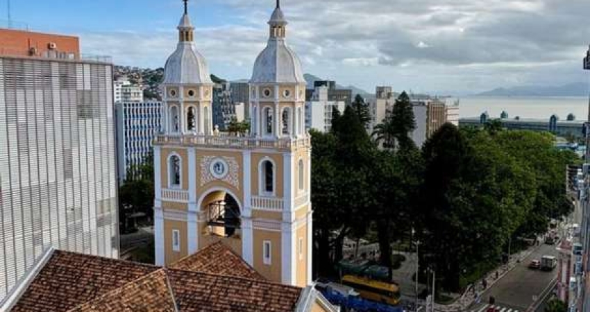 Apartamento à venda em Centro com 65 m², 2 quartos