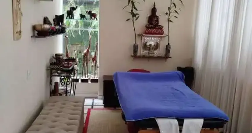 Casa à venda em Centro com 280 m², 7 quartos