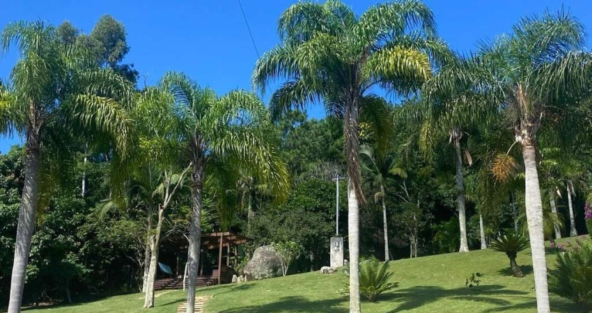 Terreno em condomínio fechado no Cacupé