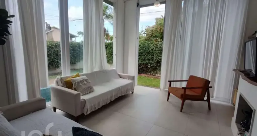 Casa à venda em Lagoa da Conceição com 245 m², 3 q