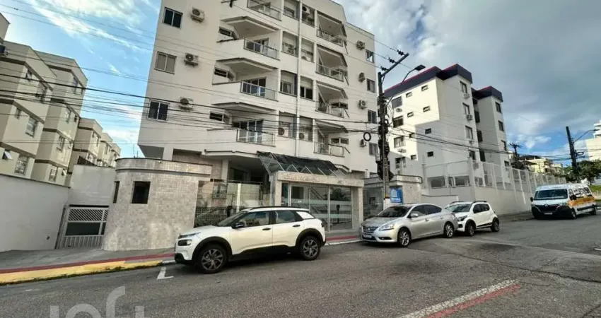 Apartamento à venda em Abraão com 82 m², 2 quartos