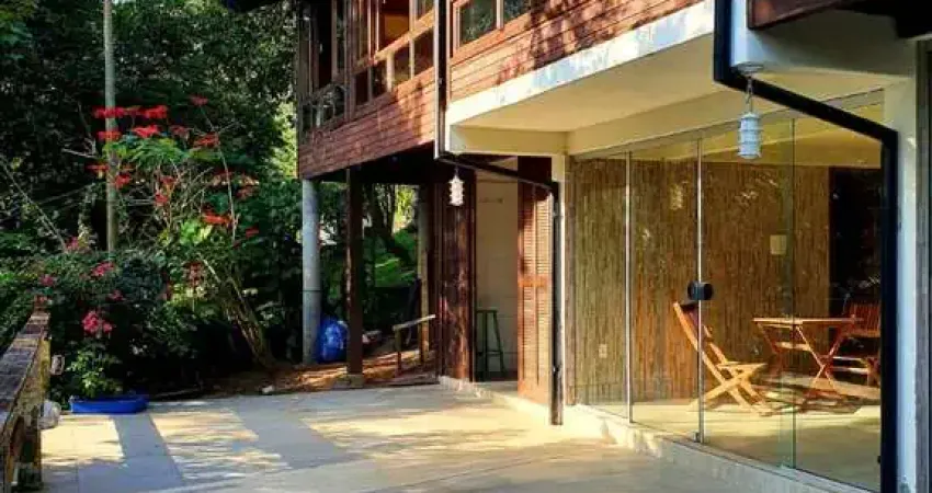 Casa de 4 dormitórios à venda no Córrego Grande