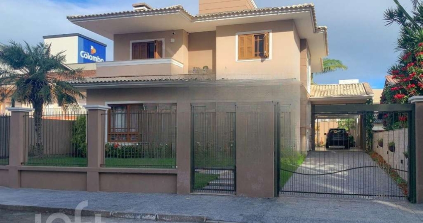 Casa à venda em Ingleses com 211 m², 4 quartos, 1