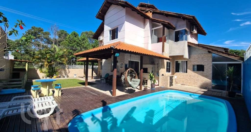 Casa à venda em São João do Rio Vermelho com 330 m
