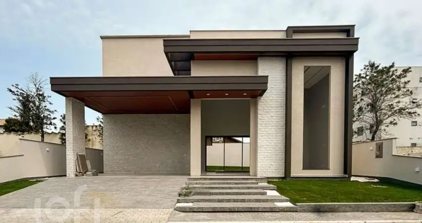 Casa à venda em Ingleses com 290 m², 3 quartos, 3