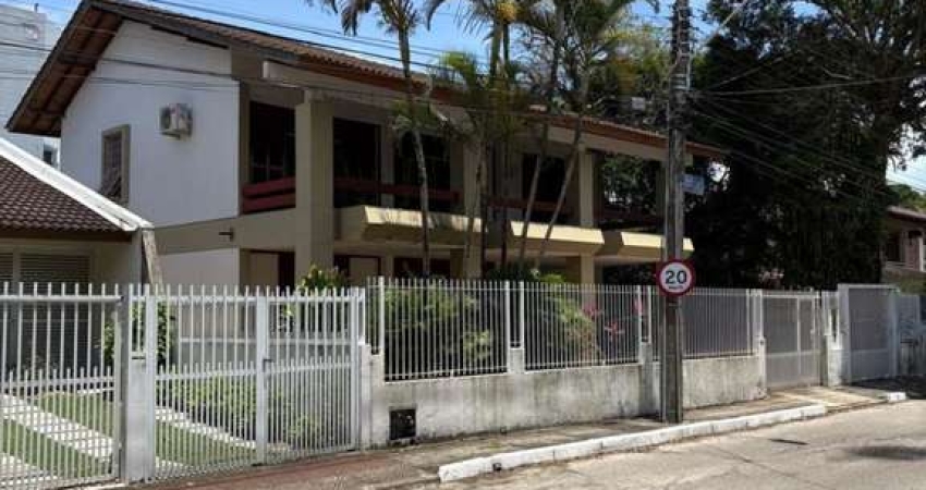 Casa à venda em Canasvieiras com 320 m², 4 quartos