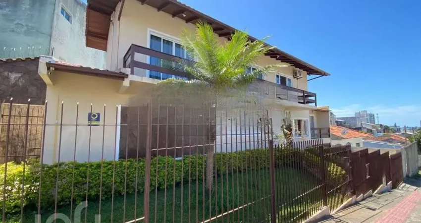 Casa à venda em Barreiros com 247 m², 4 quartos, 1