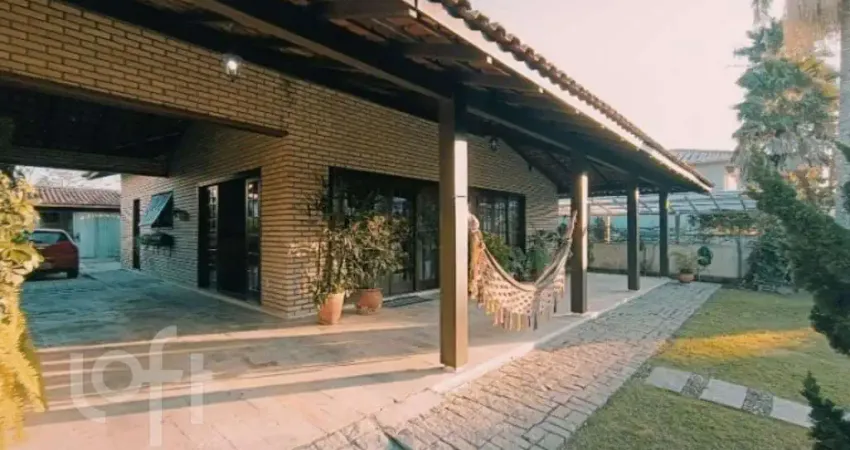 Casa à venda em Ingleses com 225 m², 5 quartos, 2