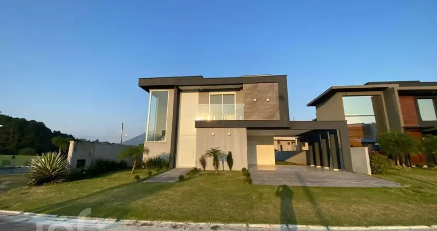 Casa à venda em São João do Rio Vermelho com 228 m
