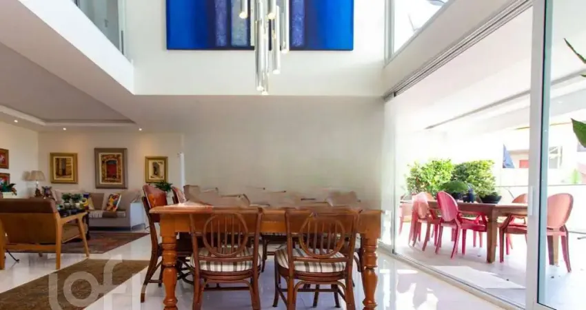 Apartamento à venda em Canasvieiras com 246 m², 4