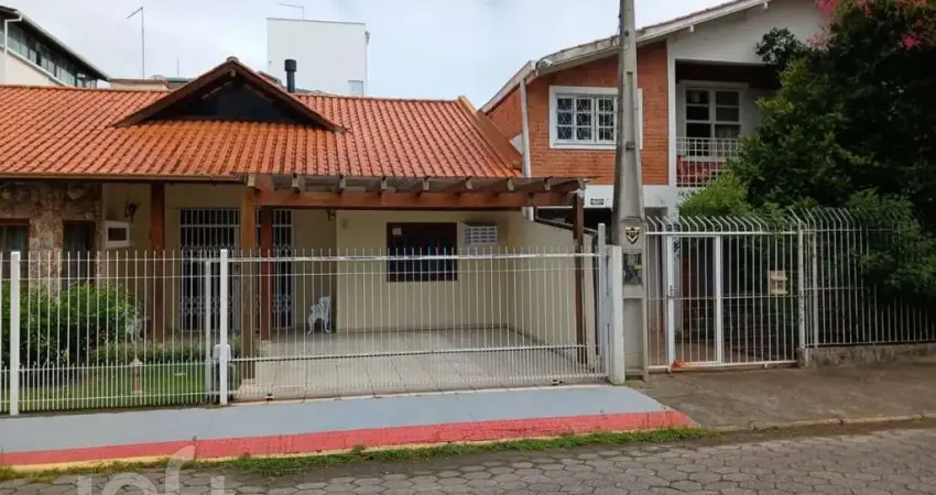 Casa à venda em Canasvieiras com 98 m², 4 quartos,