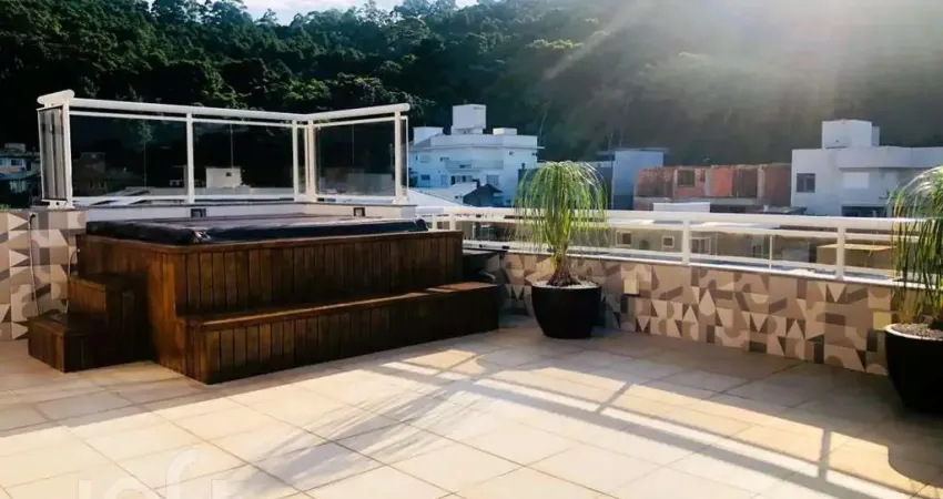 Apartamento à venda em Canasvieiras com 207 m², 4