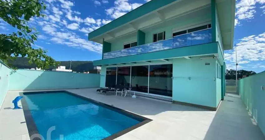 Casa à venda em São João do Rio Vermelho com 300 m