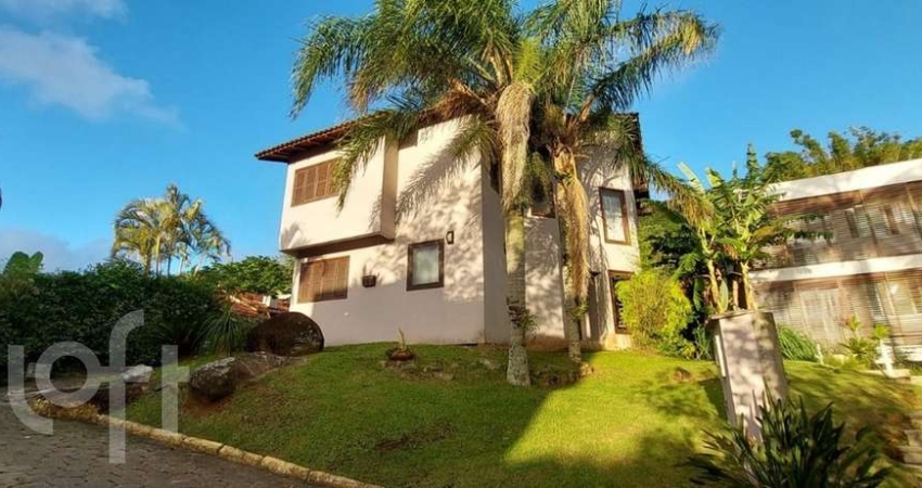Casa à venda em Ponta das Canas com 220 m², 5 quar