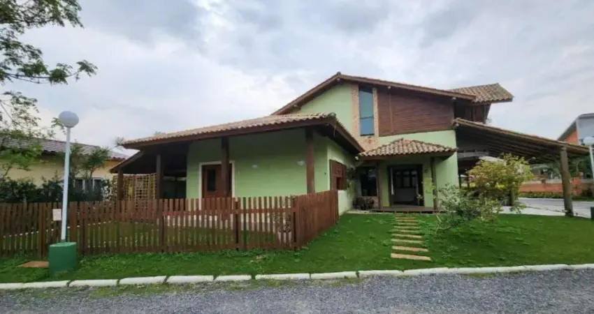 Casa de 3 dormitórios para locação no Campeche