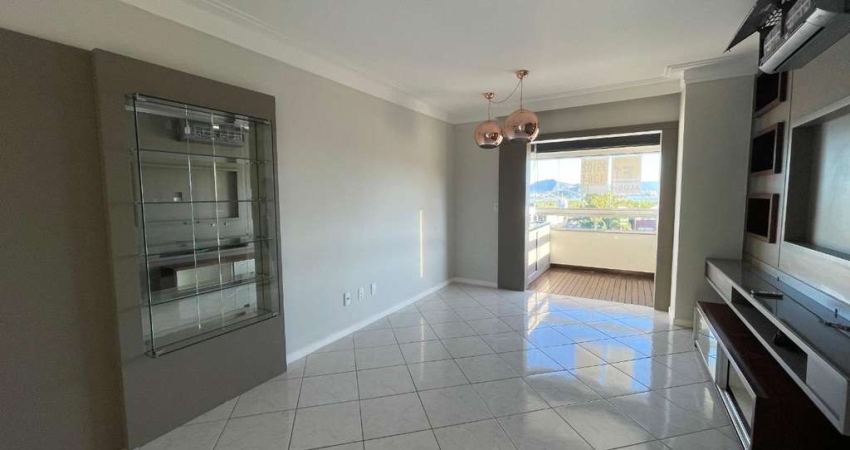 Apartamento de 3 dormitórios no Saco Grande