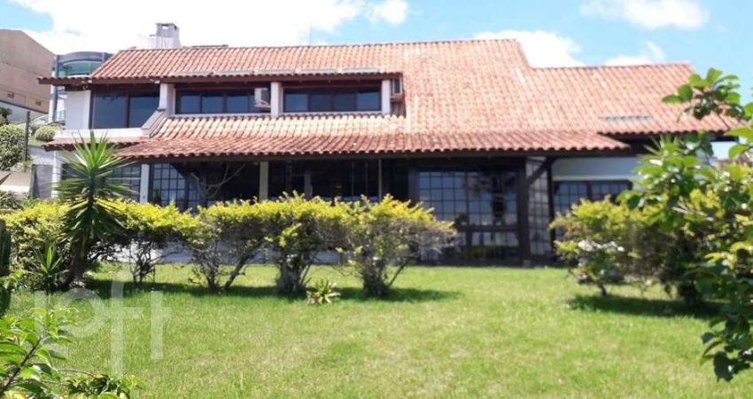 Casa em condomínio fechado com 4 quartos à venda na Rua João Grumiche, 1250, Roçado, São José