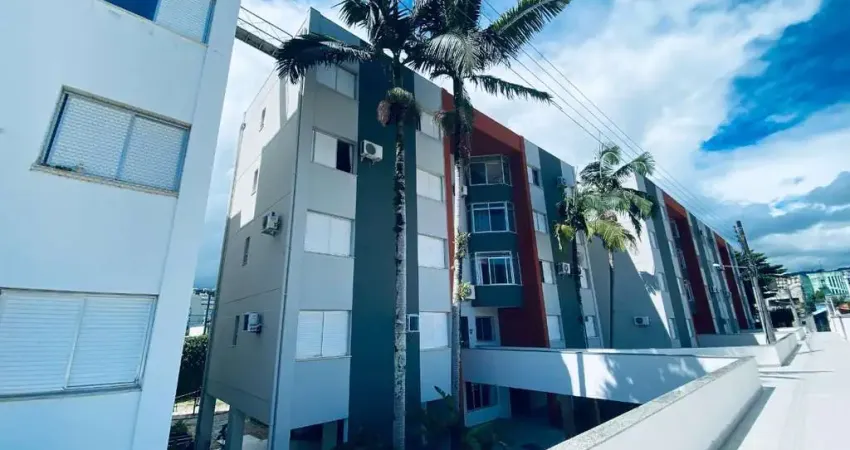 Apartamento com 3 quartos para alugar na Avenida Madre Benvenuta, 411, Trindade, Florianópolis