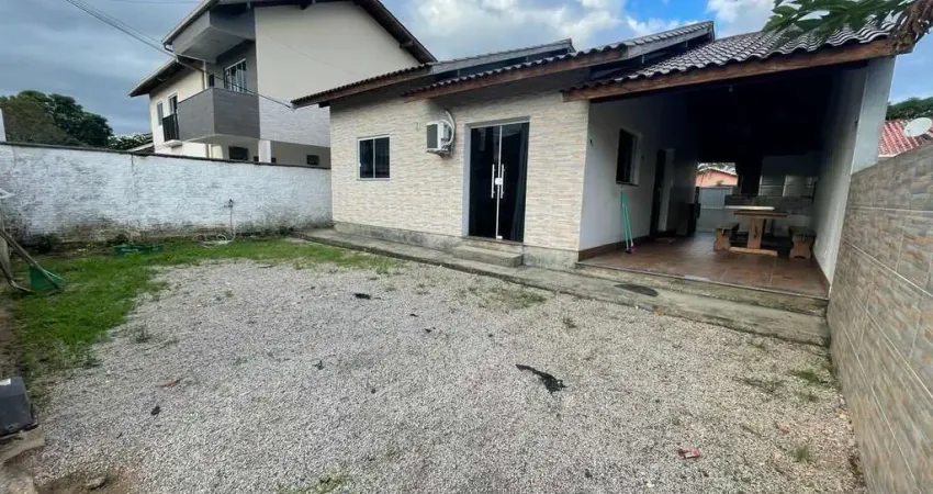 Casa com 3 quartos para alugar na Rua Fidélis Govoni, 840, Campeche, Florianópolis