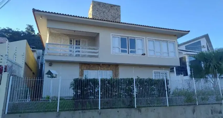 Casa com 4 quartos para alugar na Rua Monsenhor Frederico Hobold, 239, Itaguaçu, Florianópolis