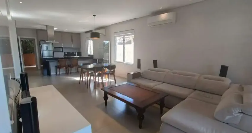 Casa em condomínio fechado com 4 quartos para alugar na Rua Jornalista Lázaro Bartolomeu, 175, Centro, Florianópolis