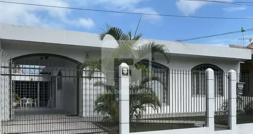 Casa com 3 quartos à venda na Rua Professora Enoé Schutel, 274, Trindade, Florianópolis