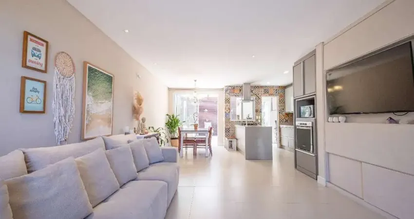 Casa em condomínio fechado com 3 quartos à venda na Rua Isid Dutra, 445, Sambaqui, Florianópolis