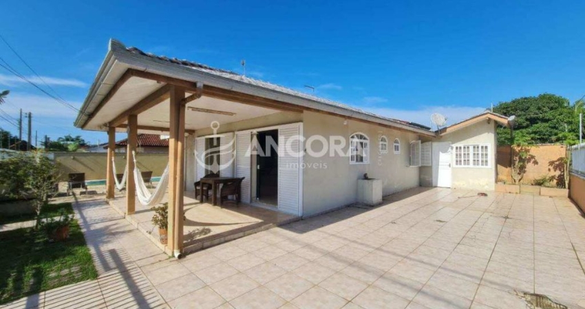 Casa à venda com 06 quartos, sendo 01 suíte com piscina