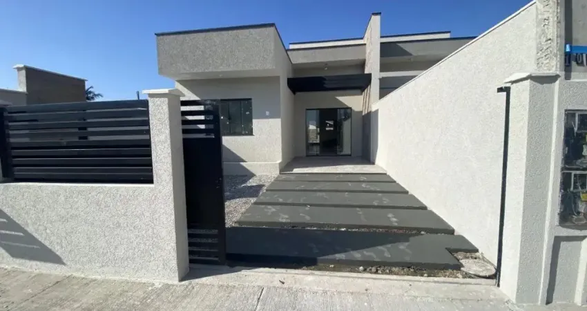 Casa com 03 quartos e área de lazer com piscina a apenas 500 metros do mar - Balneário Estrelas