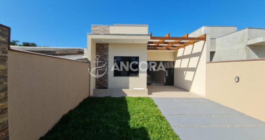 Casa com 03 quartos, com amplo espaço de terreno nos fundos no centro de Itapoá